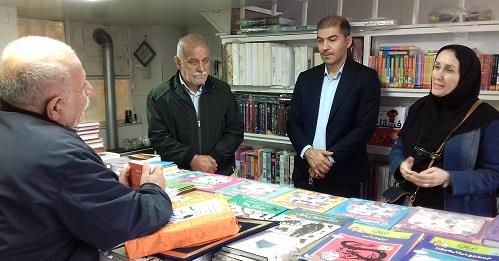 تقدیر از مدیر کتابفروشی خاوری در هفته کتاب و کتابخوانی در لنگرود