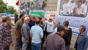 اهدای ۲۰ کلاه ایمنی توسط پلیس راهور لنگرود به رانندگان موتورسیکلت قانونمند در بخش اطاقور